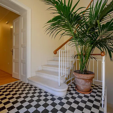 Bed & Breakfast Palace Schoen Milesi