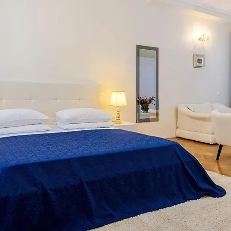 Palace Schoen Milesi Bed and breakfast