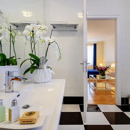 Couette-café Palace Schoen Milesi 4*