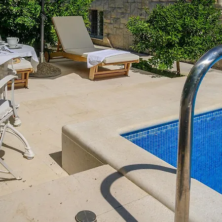 Palace Schoen Milesi Couette-café 4*