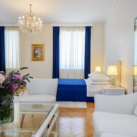 Palace Schön Milesi Frühstückspension 4*